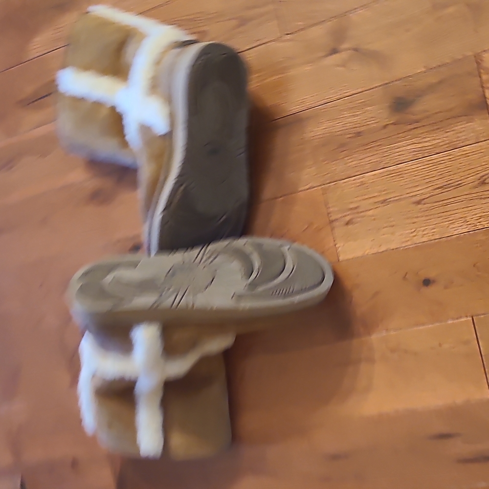 Boots - Picture 4 of 4